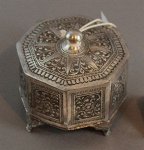 Image description is not available for DU2001.48a-b